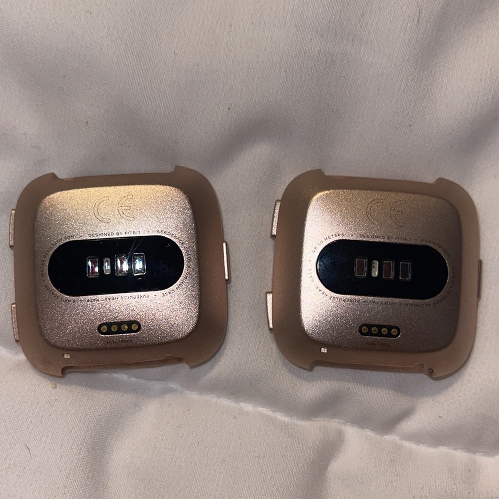 Fitbit Versa Bundle - Picture 5 of 6